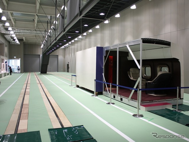 本館1階にある展示引込線（写真はオープン前の報道公開時）。