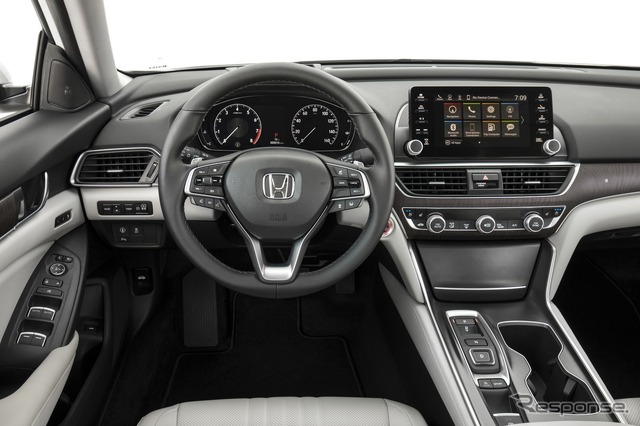 ホンダ・アコード新型（北米モデル）