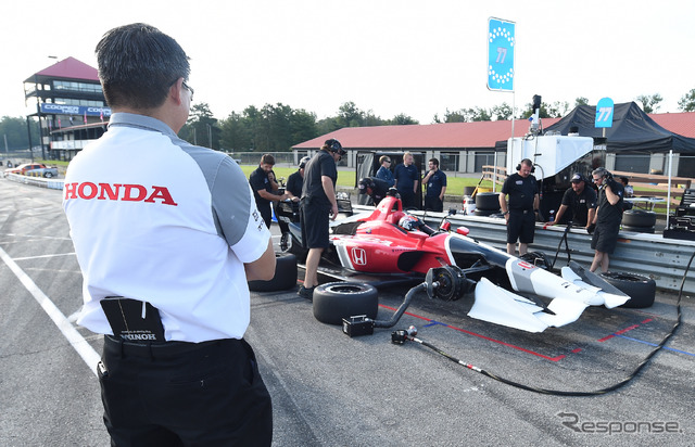 ホンダエンジン搭載車のテストの模様。