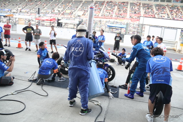 2017鈴鹿8耐 ナイトピットウォーク
