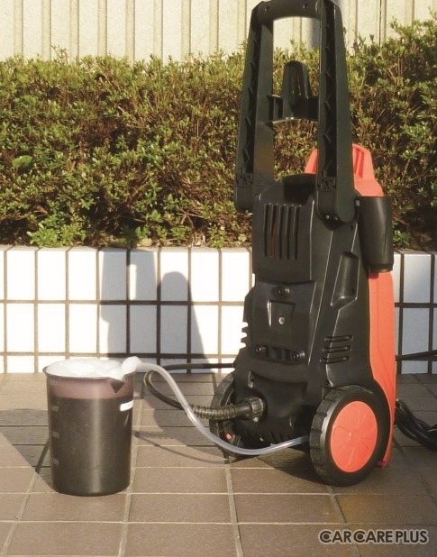 洗剤吸い込みホースが付属(FIN-801EHG/WHG)するので、水と洗剤を混合して噴射ができる