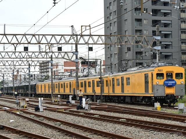 操車場からはモヤ700系のけん引でかしわ台へ。