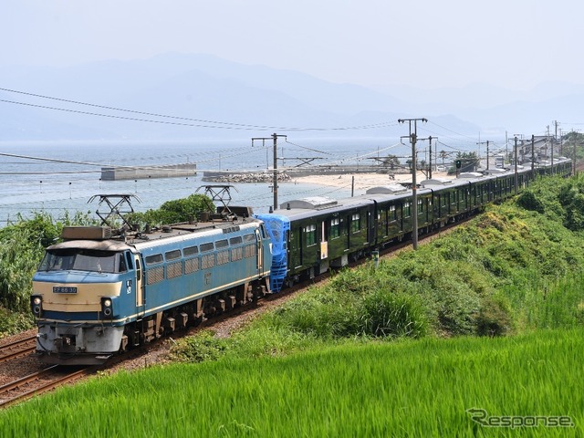 瀬戸内海を見ながら山陽本線を走り抜ける20000系甲種。