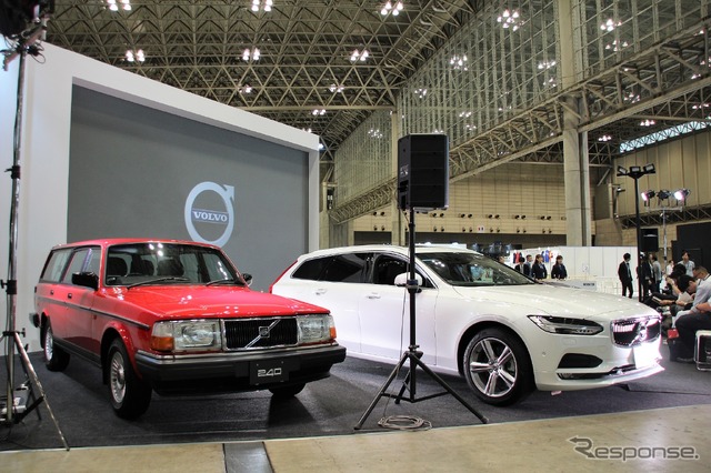 ボルボ240ワゴン(左)とV90 90thアニバーサリーエディション(右)
