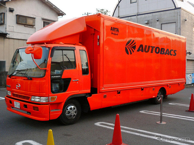 ARTA夏祭り…レースクイーンとドライバーの仲、ほんとうのところ