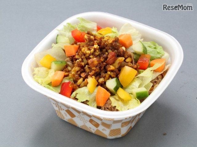 「夏だ!!トコナッツ牛丼」すき家ブースで提供される際のイメージ