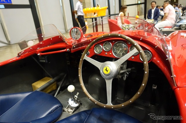 キーにぶら下がっている鉛の玉の束は、レースで車検を受けた際に、車検通過の証として一個ずつその都度かしめられるものなのだとか。この束の数だけ戦ってきたという、このクルマのヒストリーそのものだ。【オートモビルカウンシル2017】伝えたいのは人生ならぬクルマ一台一台が歩んできた「車生」(Classic Car.jpの小嶋禎一代表に話を聞く)