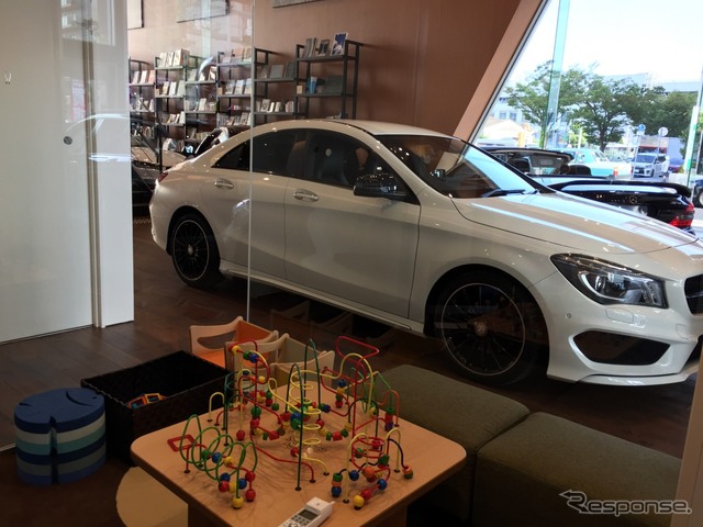 クルマも見えるキッズルームも完備。地域の輸入車、買取もお任せを!(LIBERALA西宮の佐藤店長に話を聞く。)