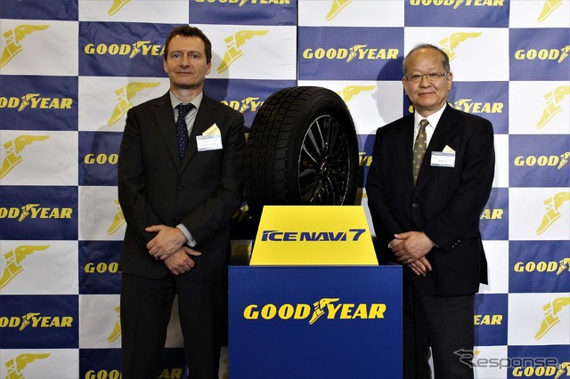 日本グッドイヤー代表取締役社長の金原雄次郎氏(右)と、ザ・グッドイヤー・タイヤ・アンド・ラバー・カンパニーアジアパシフィック地区消費財タイヤプロダクトディレクターのジェナー・パウエル氏(左)