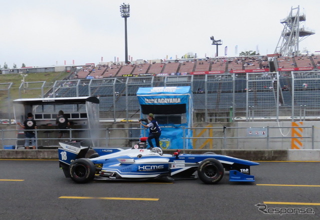 Q1を3位で突破した#18 小林可夢偉(写真は朝のフリー走行)。