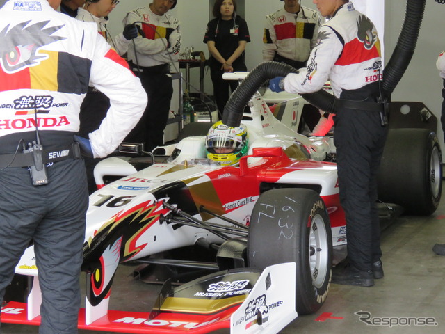 まさかのQ1落ちを喫した2013年王者#16 山本尚貴(写真は朝のフリー走行)。