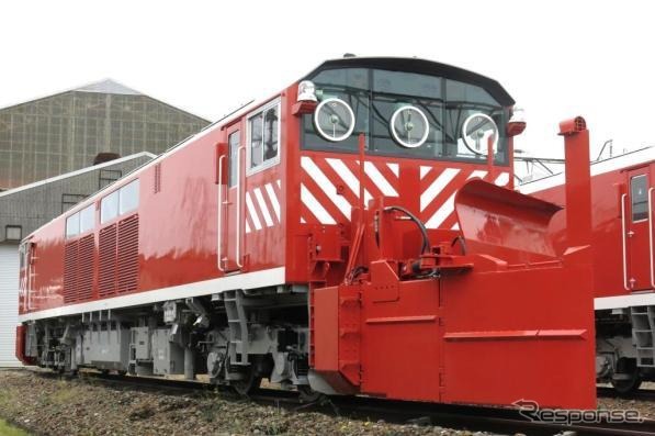 除雪装置を取り付けたキヤ143形。京都鉄道博物館の展示でも除雪装置が取り付けられる。
