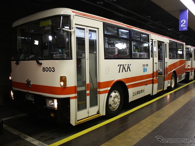 アルペンルートでは関電トンネルのほか立山トンネルでもトロリーバスが運行されている。