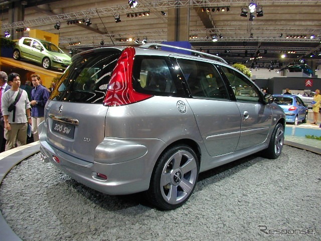 【フランクフルトショー2001速報】市販は間違いなし!! プジョー『206SW』