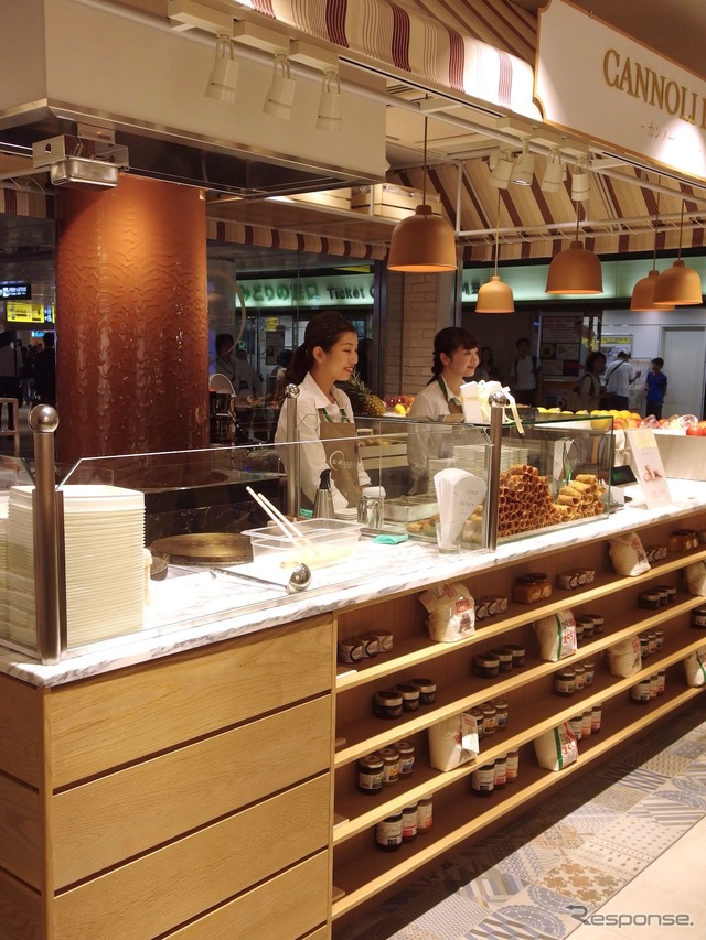 イータリー・カンノーリバー。クレープも提供する。(東京駅「グランスタ丸の内」「グランスタ」第4期開業)
