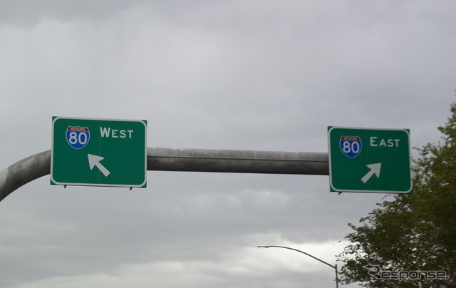アメリカの高速道路は都市名の案内は不足気味。指標として想像以上に重要かつ有用だったのは東西南北。