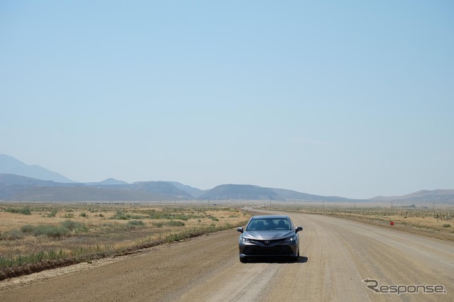 フラットダートはカムリにとってお手の物の道路だった。