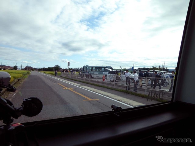 実験走行の様子を車内から撮影。道の駅構内から出る際、道路の凹凸で迷うことがあったが、概ねスムーズに走行できていた