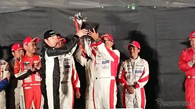 優勝はピストン西沢氏率いる813号車!(第28回メディア対抗ロードスター4時間耐久レース)
