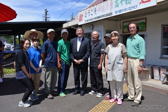 石破茂氏、高千穂あまてらす鉄道を訪問