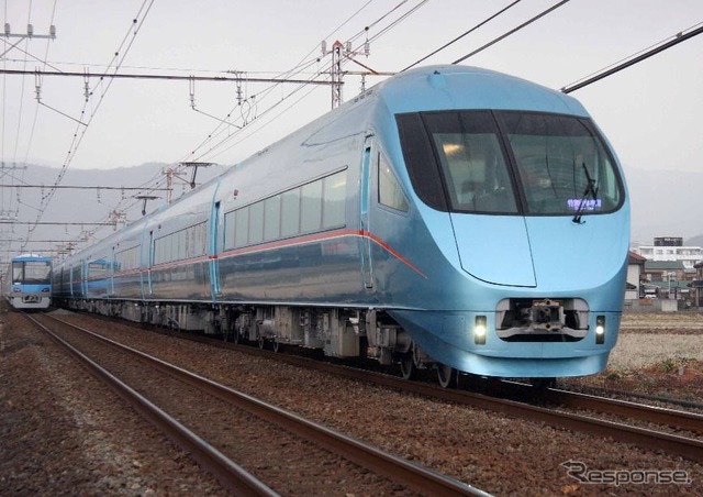 小田急とJR東海は新宿~御殿場間を直通する臨時特急を10月に運行する。写真は臨時特急で使われる「MSE」。