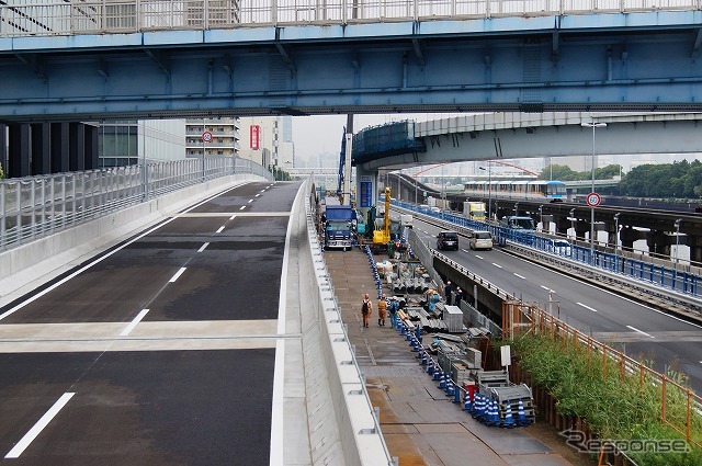 これまで運河（水路）の一部だった場所に迂回路を設置した。