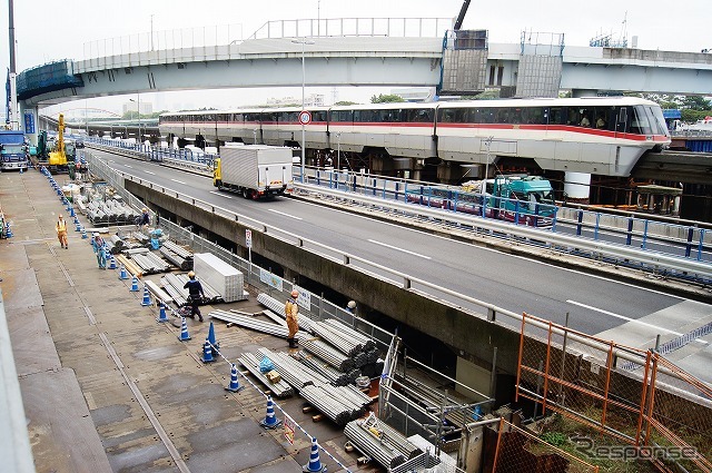 既存区間は桟橋構造だったが、迂回路と新設施設は高架となる。下部に作業用道路も確保。