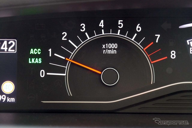 「ACC」と、車線維持支援システム「LKAS」がONにするとこのアイコンが表示される