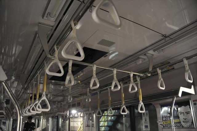 小田急電鉄は、10日に小田急線で起きた沿線火災による列車を公開した