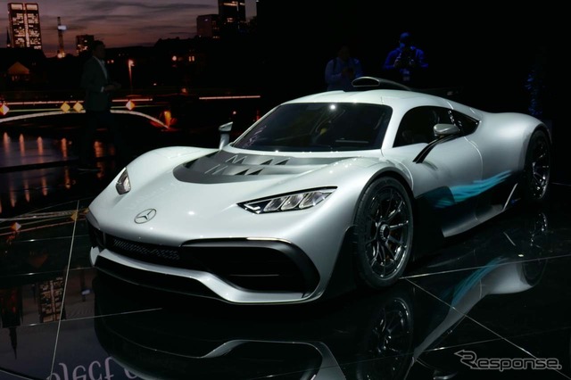 ワールドプレミアされた2シーターのコンセプトモデル「Mercedes-AMG Project ONE」