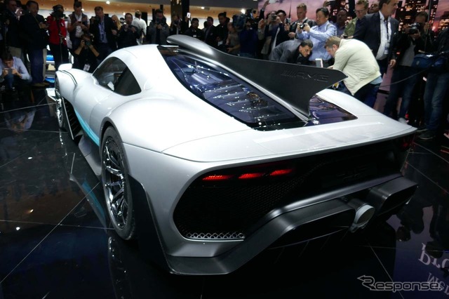 「Mercedes-AMG Project ONE」のリアビューはレーシングマシンのよう