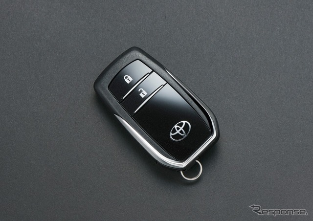 トヨタ ハイラックス Z スマートエントリー(運転席・助手席/アンサーバック機能付)&スタートシステム(スマートキー)