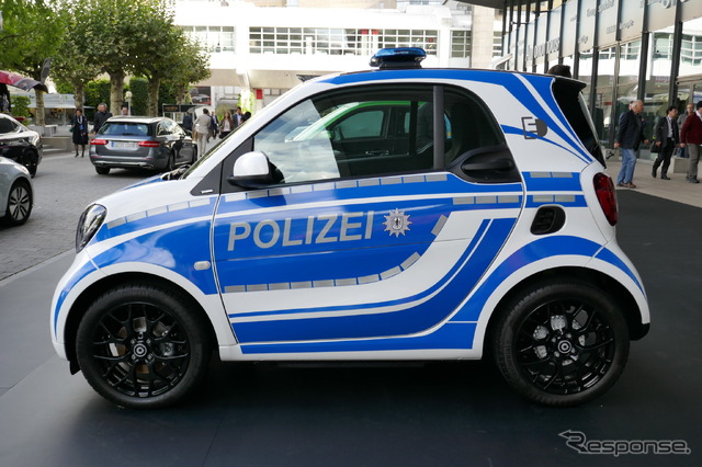 警察車両コンセプトモデル(スマート・フォーツー)