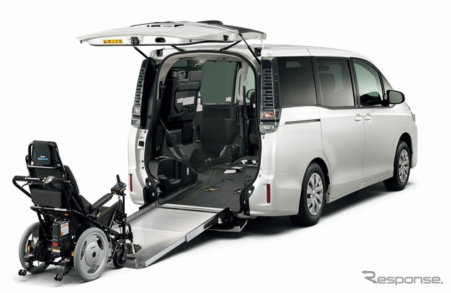 トヨタ ヴォクシー ウェルキャブ 車いす仕様車 タイプIII(電動ウェルチェア+ワンタッチ固定仕様)