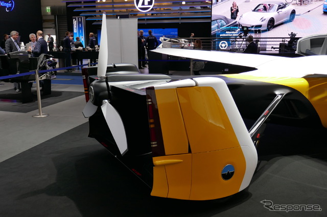 AeroMobil(フランクフルトモーターショー2017)