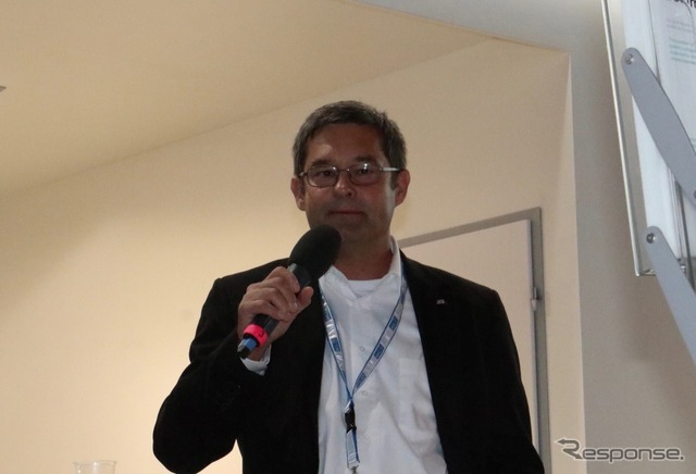 AVLの代表として挨拶するDirk Geyer氏(head of product center safety and security)