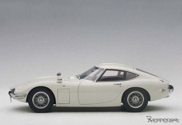 オートアート、トヨタ 2000GT 1/18スケールモデルを新規金型で オートアート、トヨタ 2000GT 1/18スケールモデルを新規金型で