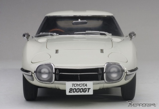 オートアート トヨタ 2000GT 1/18スケールモデル