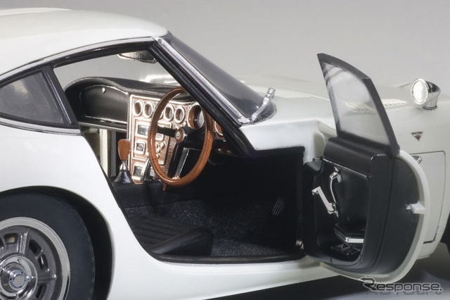 オートアート、トヨタ 2000GT 1/18スケールモデルを新規金型で オートアート、トヨタ 2000GT 1/18スケールモデルを新規金型で