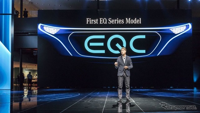 EQブランドの最初の市販車の車名を「EQC」と発表するダイムラーのメルセデスベンツ乗用車開発担当、オーラ・ケレニウス取締役(フランクフルトモーターショー2017)