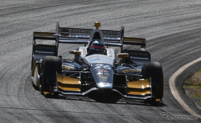 通常とは違うカラーリングで走った#26 佐藤琢磨(決勝20位)。