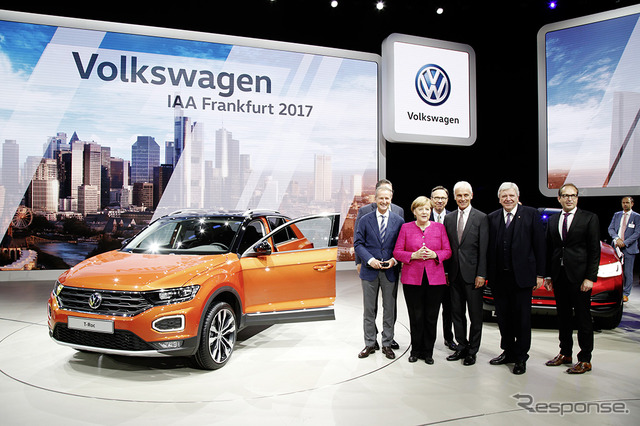 ドイツのメルケル首相を迎え、電動モビリティへの大型投資を発表するフォルクスワーゲングループ(フランクフルトモーターショー2017)