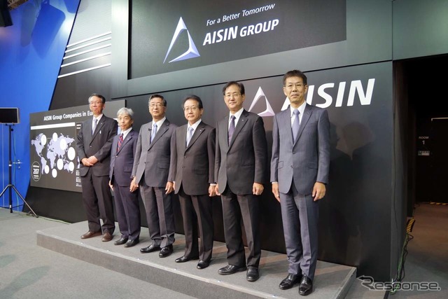 アイシングループ各社の代表が勢揃いした。左からアイシンAI・齋藤雅康社長/アイシン加工・藤 茂記社長/アイシン精機・伊原保守社長/アイシン高丘・内田信隆副社長/アイシンAW・尾崎和久社長/アドヴィックス・小木曽 聡社長
