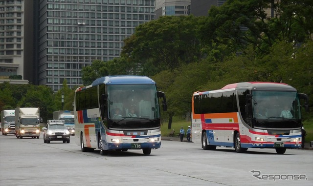 皇居外苑で行われた秋の交通安全運動出発式(20日・千代田区)