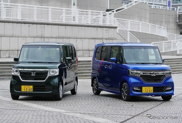 ホンダ N-BOX(左)とN-BOXカスタム(右)