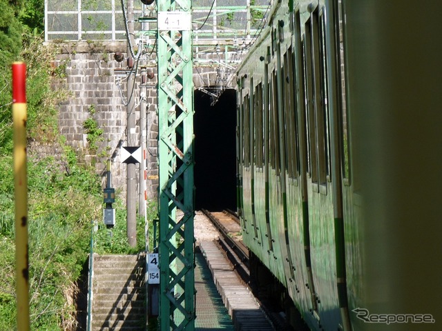 現在は関東方面に向かう上り列車のみ走る清水トンネル。2017年度の選奨土木遺産に選ばれた。