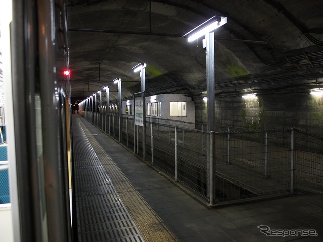 内部に「地下駅」がある新清水トンネルなども清水トンネルと一括で土木遺産に選定された。
