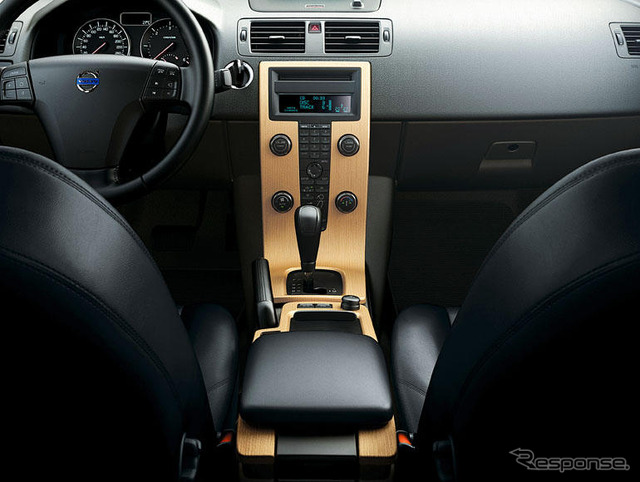【ボルボ C30 登場】選ぶ楽しみの多いモデル