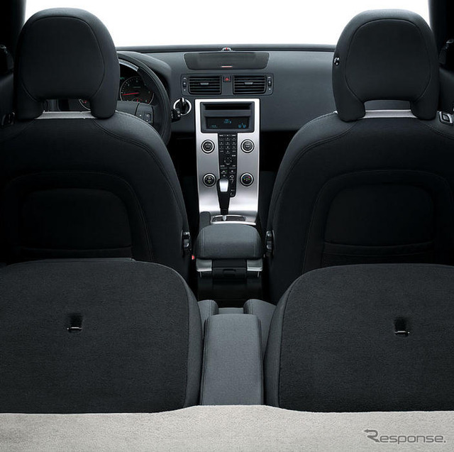 【ボルボ C30 登場】選ぶ楽しみの多いモデル