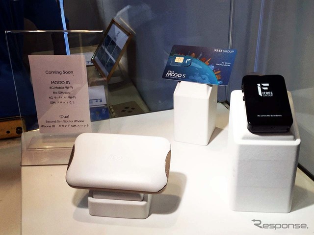 今後発売が予定されるSIM内蔵ルーター(左)と、iPhoneに『MOGO S SIMカード』をセットした際、通常SIMでの通話を可能にするレシーバーユニット(右)